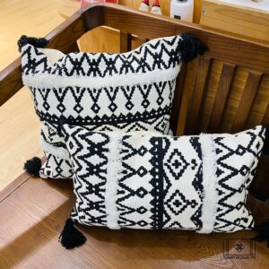 VỎ GỐI BOHO ĐEN TRẮNG BÔNG NỔI