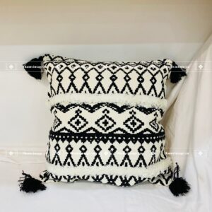 VỎ GỐI BOHO ĐEN TRẮNG BÔNG NỔI