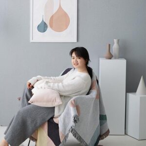 Thảm dệt xanh pastel hình học