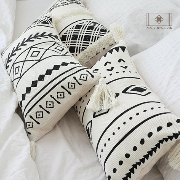 VỎ GỐI DỆT VINTAGE HOA VĂN ĐEN TRẮNG